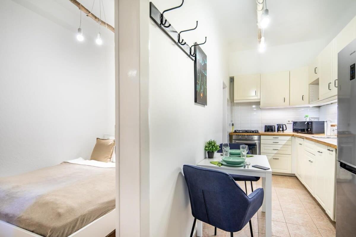 Convenient Apartment At Gastro Driven Location Budapeste Exterior foto