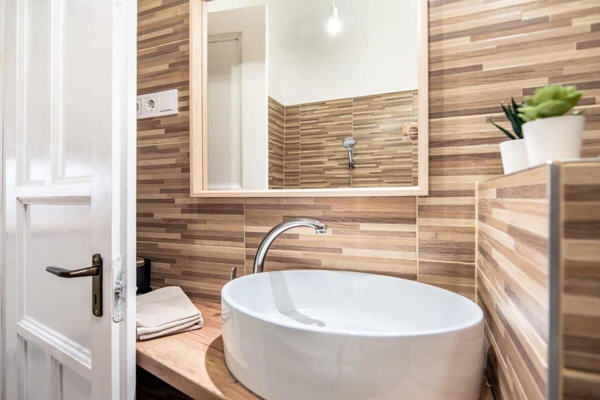 Convenient Apartment At Gastro Driven Location Budapeste Exterior foto