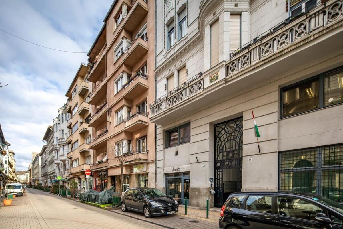 Convenient Apartment At Gastro Driven Location Budapeste Exterior foto